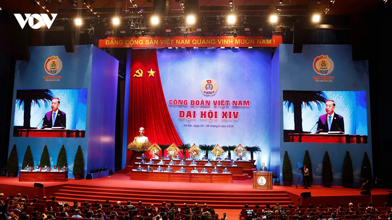 Top leader To Lam calls for worker-centred trade union reform